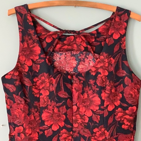 Gabby Skye floral dress - Picture 2 of 5